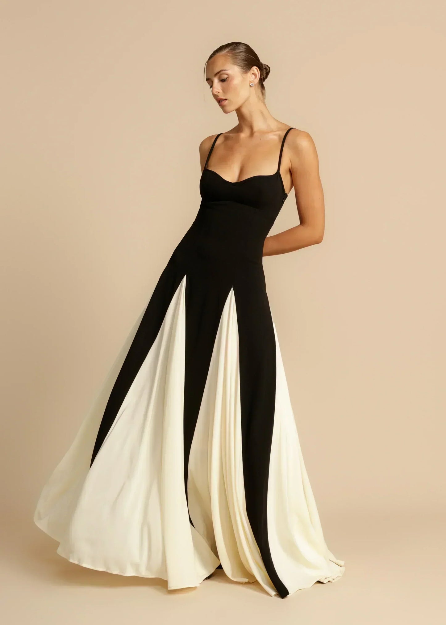 Réalta | Contrast Ruffle Maxi Dress