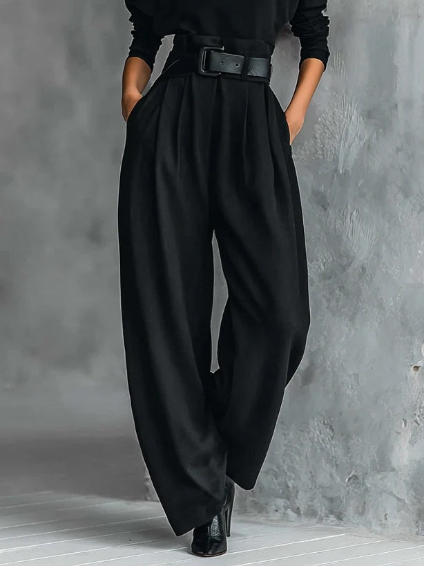 Iseult | 2-piece black set with belt