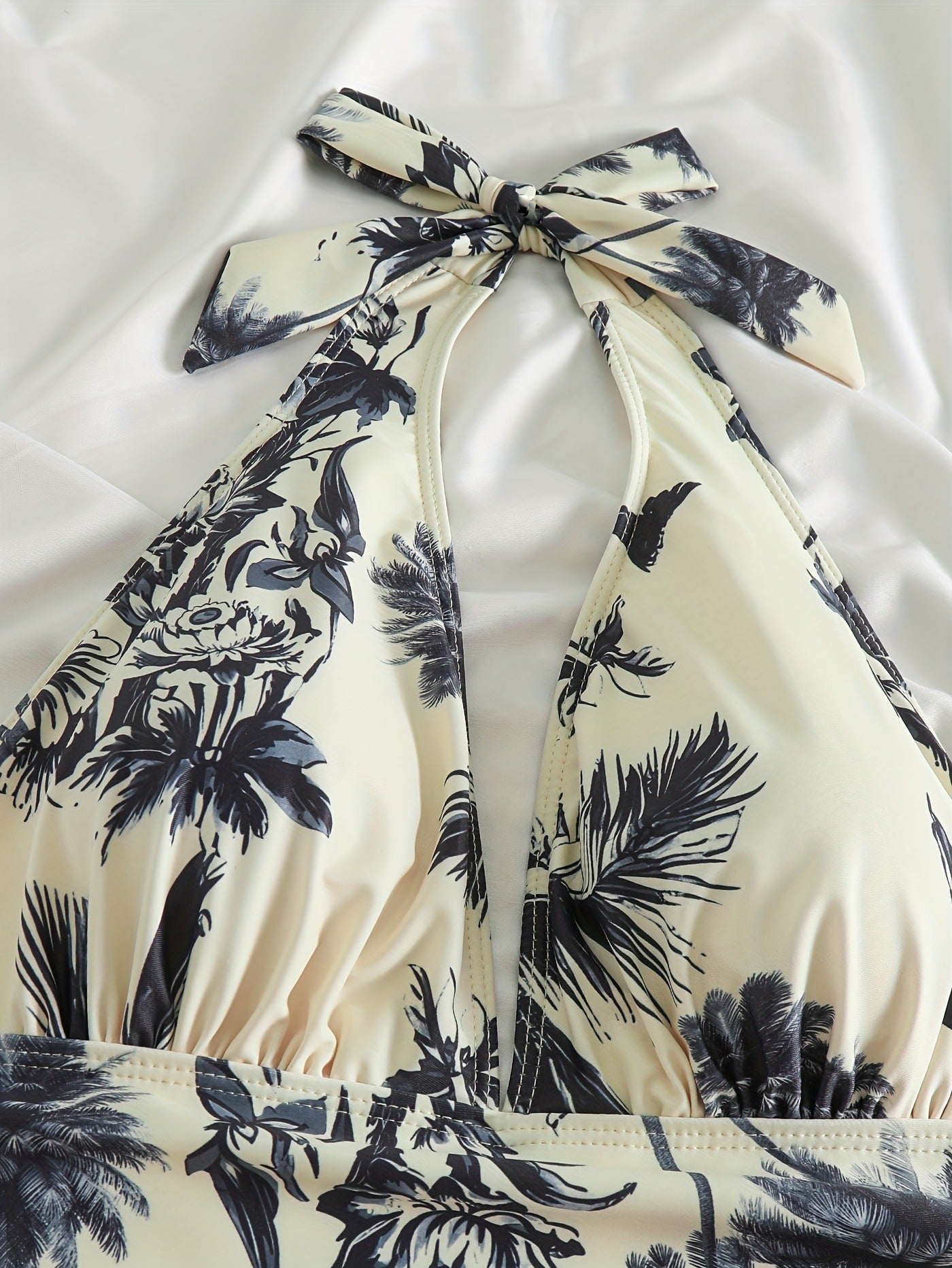 Sculpting swimsuit with V-neckline and floral print