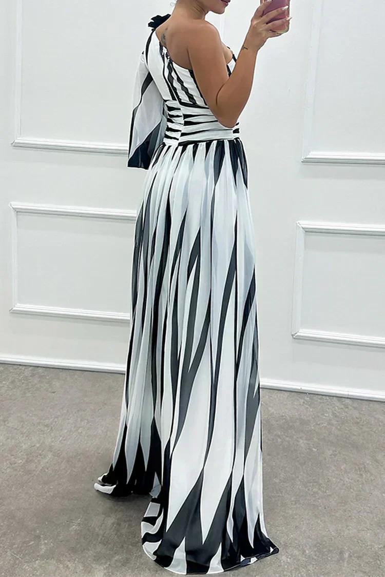 Lílí | One-Shoulder Striped Maxi Dress