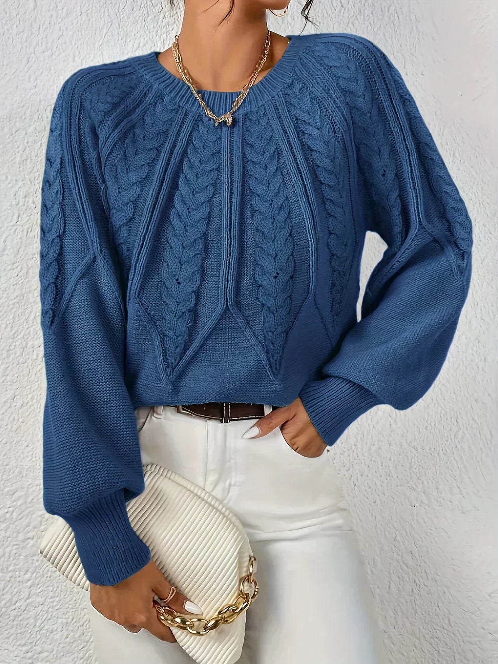 Nora – Knitted jumper with a cable pattern