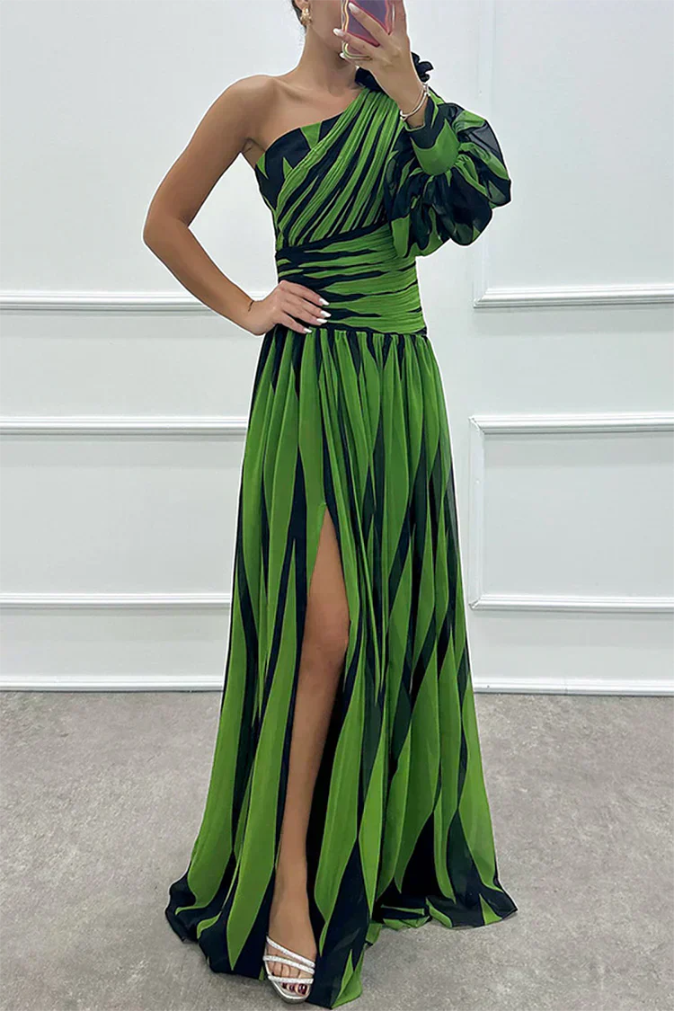 Lílí | One-Shoulder Striped Maxi Dress
