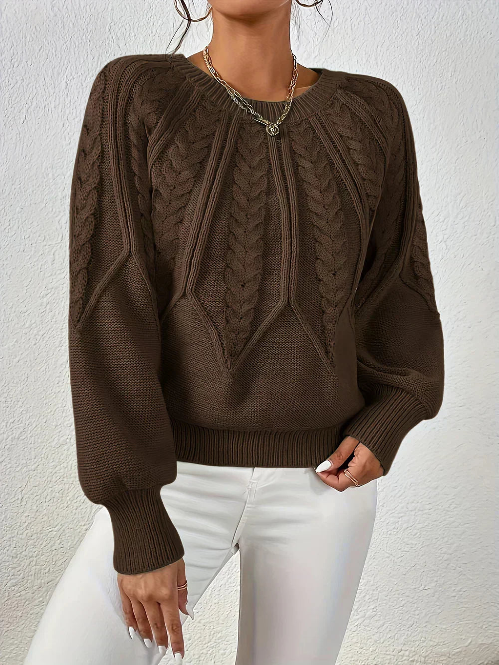 Nora – Knitted jumper with a cable pattern