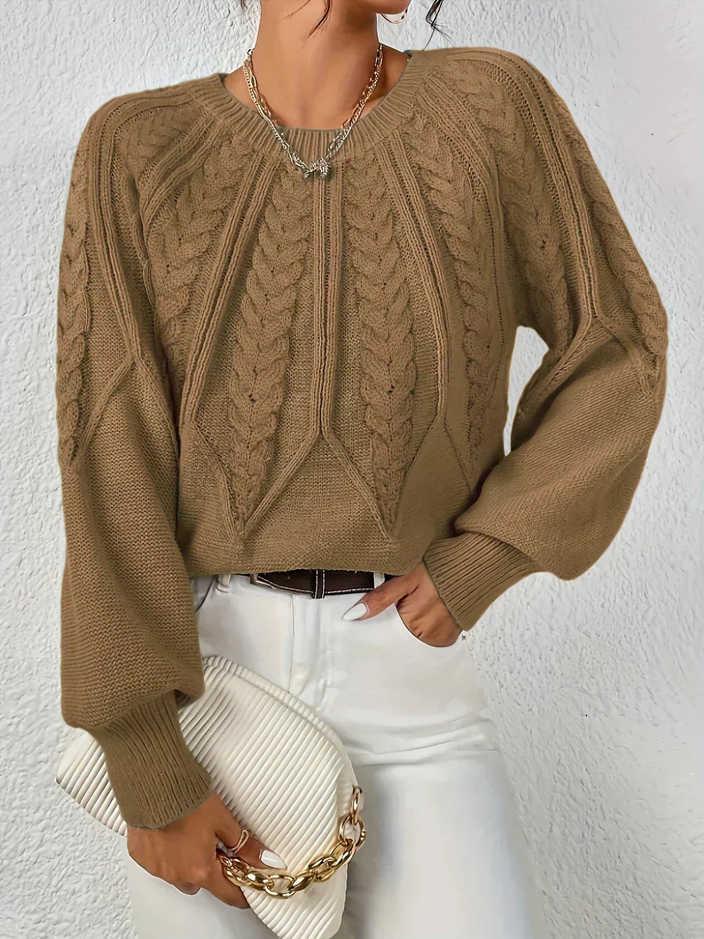 Nora – Knitted jumper with a cable pattern