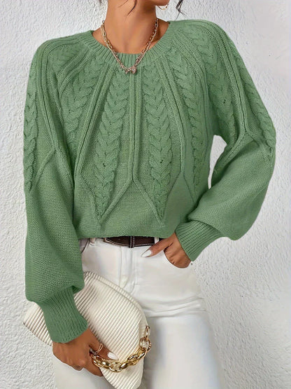 Nora – Knitted jumper with a cable pattern