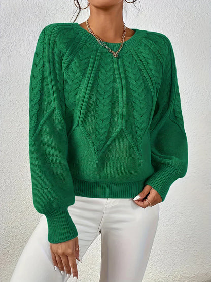 Nora – Knitted jumper with a cable pattern