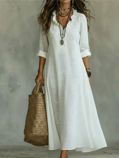 Noor – Dress with embroidered details and a V-neck