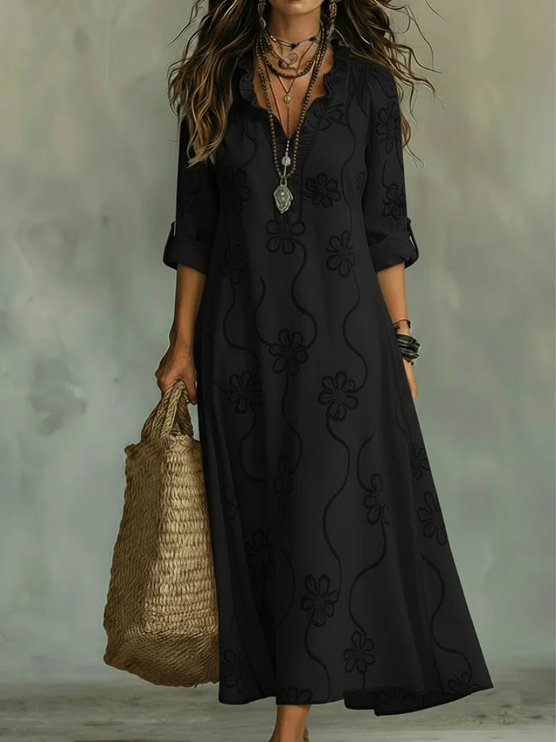 Noor – Dress with embroidered details and a V-neck